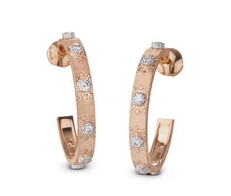 أقراط من الذهب الوردي والأبيض المرصّع بالألماس  من Buccellati