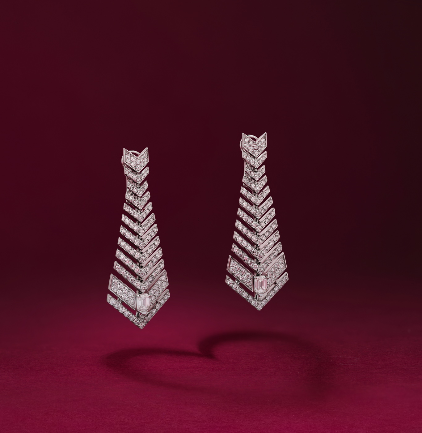 أقراط ماسية من توقيع دار ميسيكا