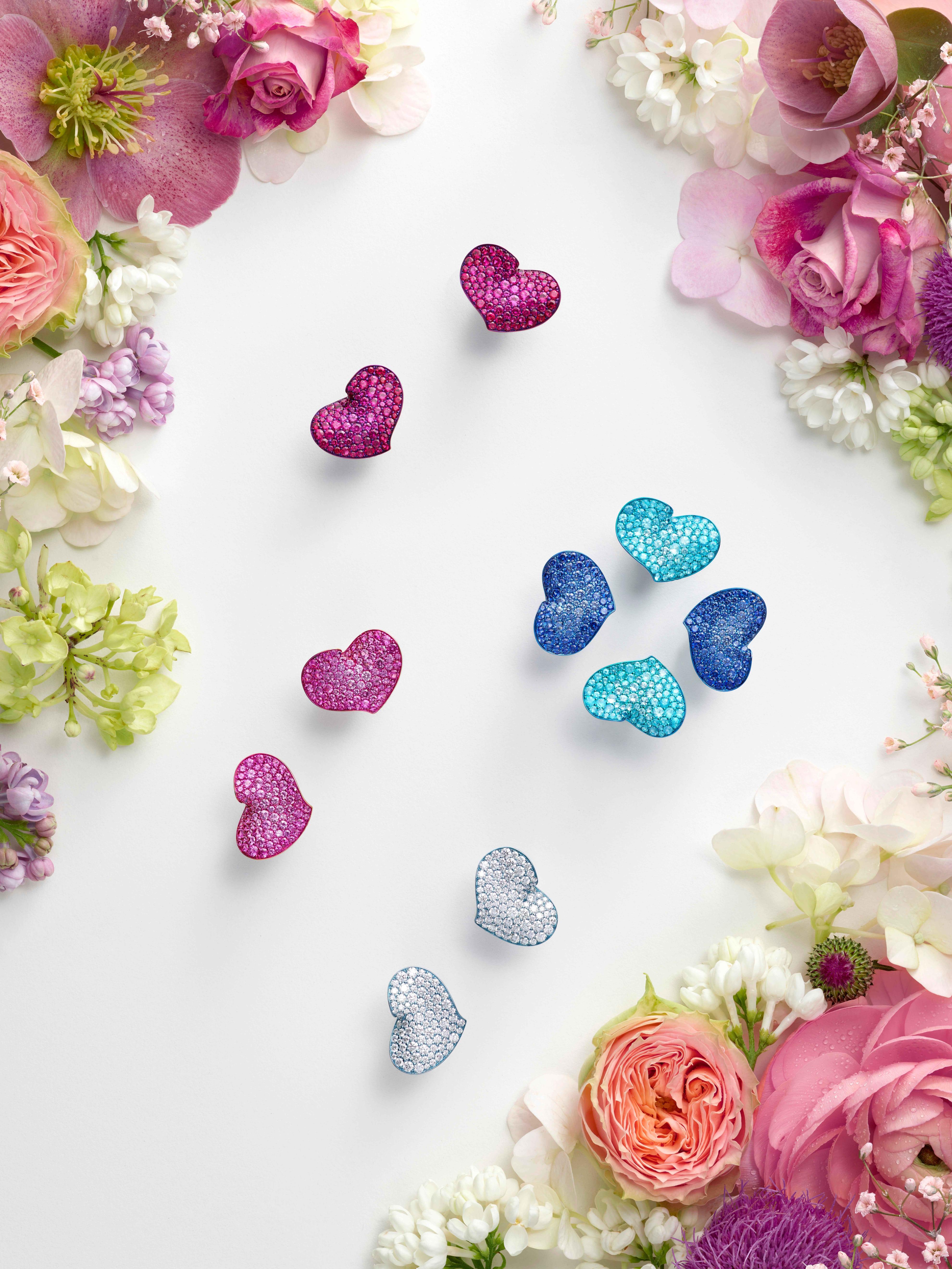 أقراط من مجموعة Caroline's Garden لدار Chopard