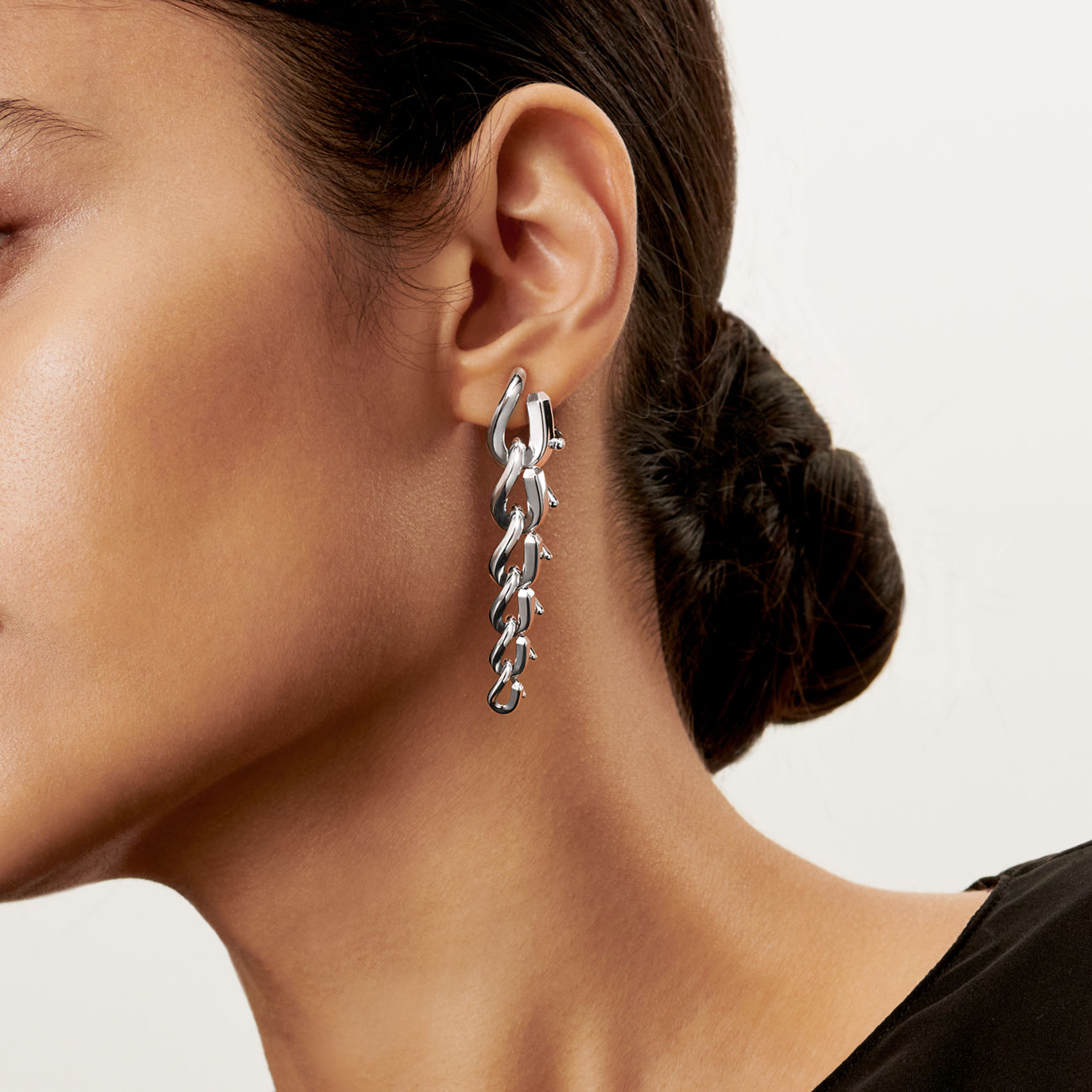 أقراط مناسبة للكعكة المنخفضة من دار Tiffany