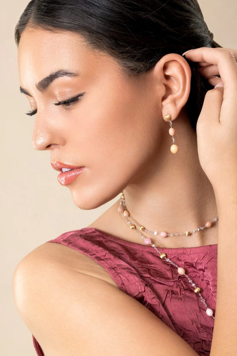 أقراط يونيكو من اللؤلؤ الوردي على شكل محارة مرصعة بالألماس من MARCO BICEGO