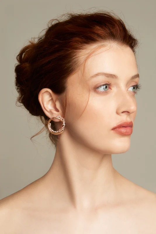 أقراط ANANYA Scatter Huggies