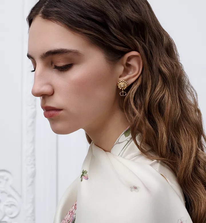 أقراط CD Multi Flowers من Dior