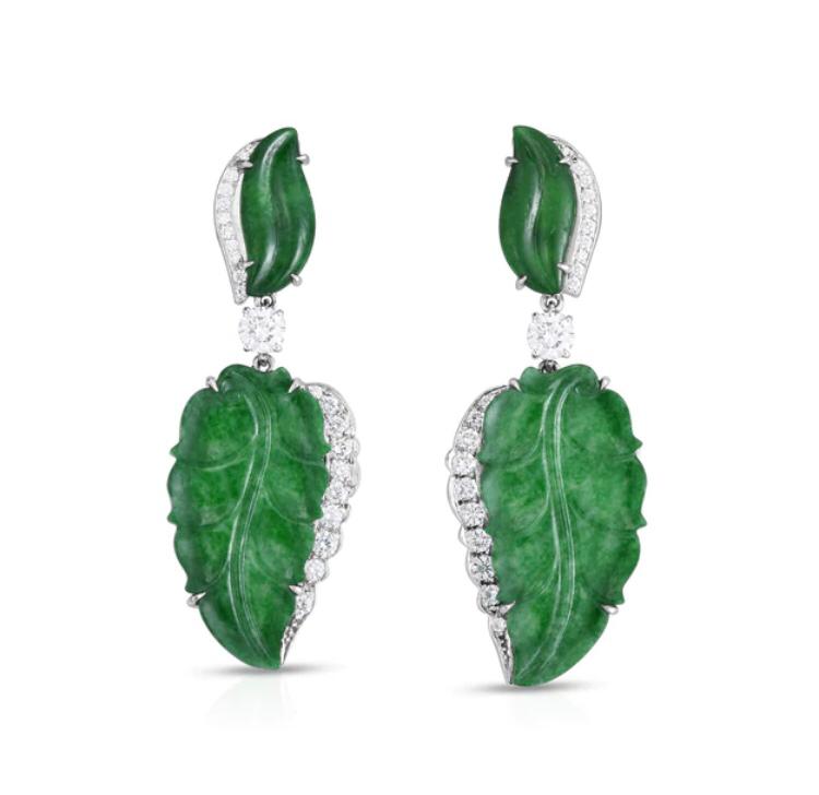 أقراط Carved Jade Leaves من Gumps