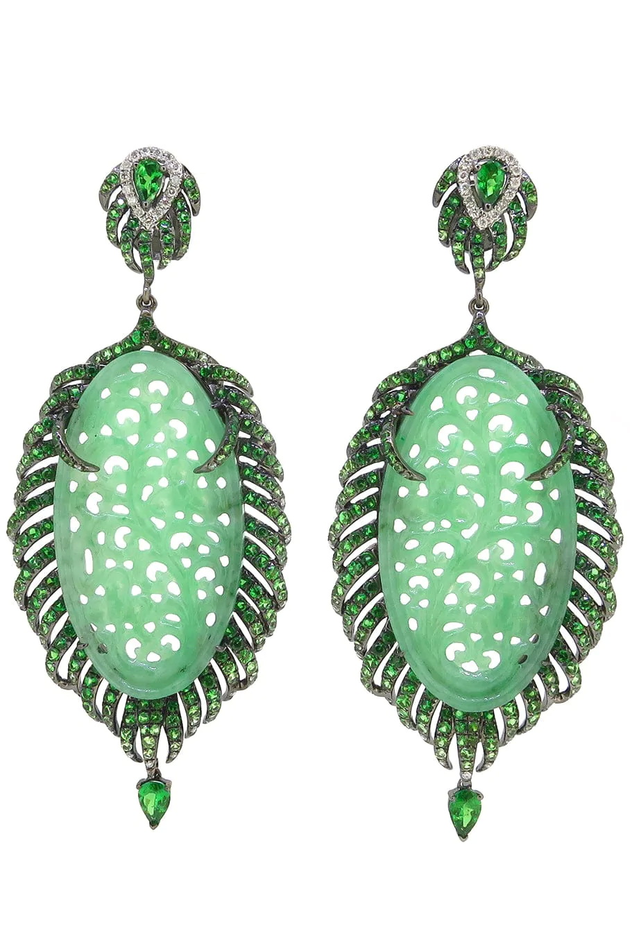 أقراط Carved Jade and Tsavorite من WENDY YUE