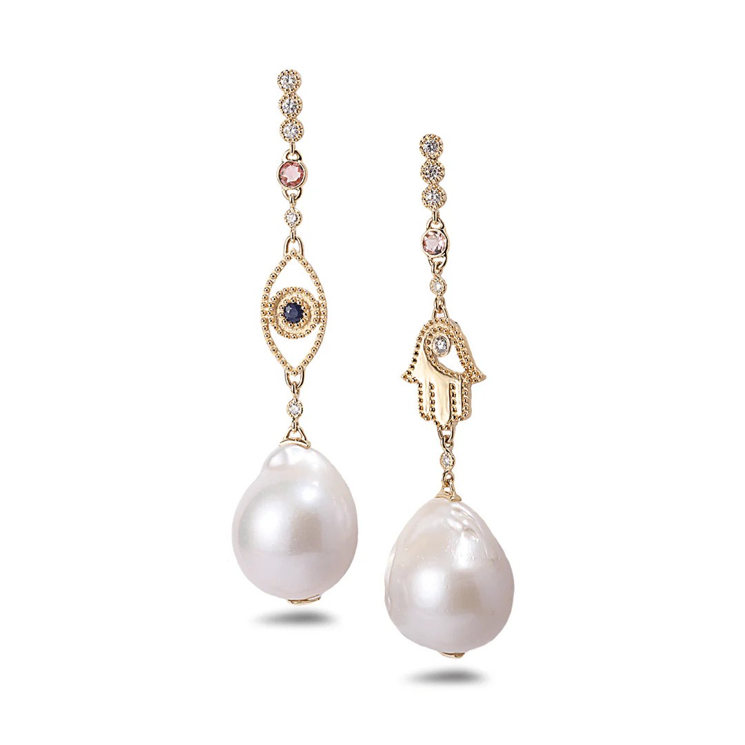 أقراط Divine Protection Pearl Drop من coomi