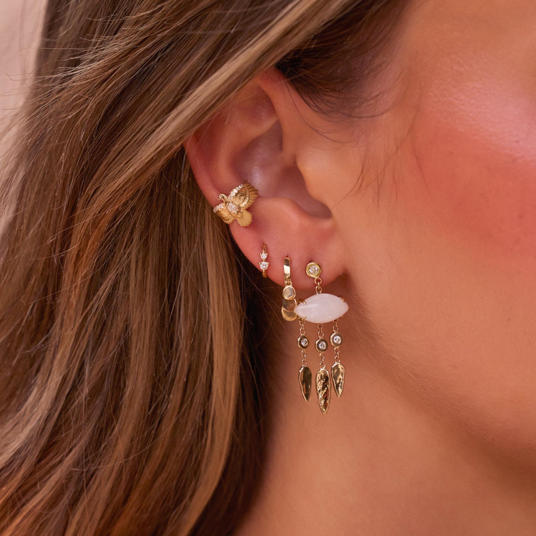 أقراط Hammered Teardrop Chandelier من Jacquie Aiche