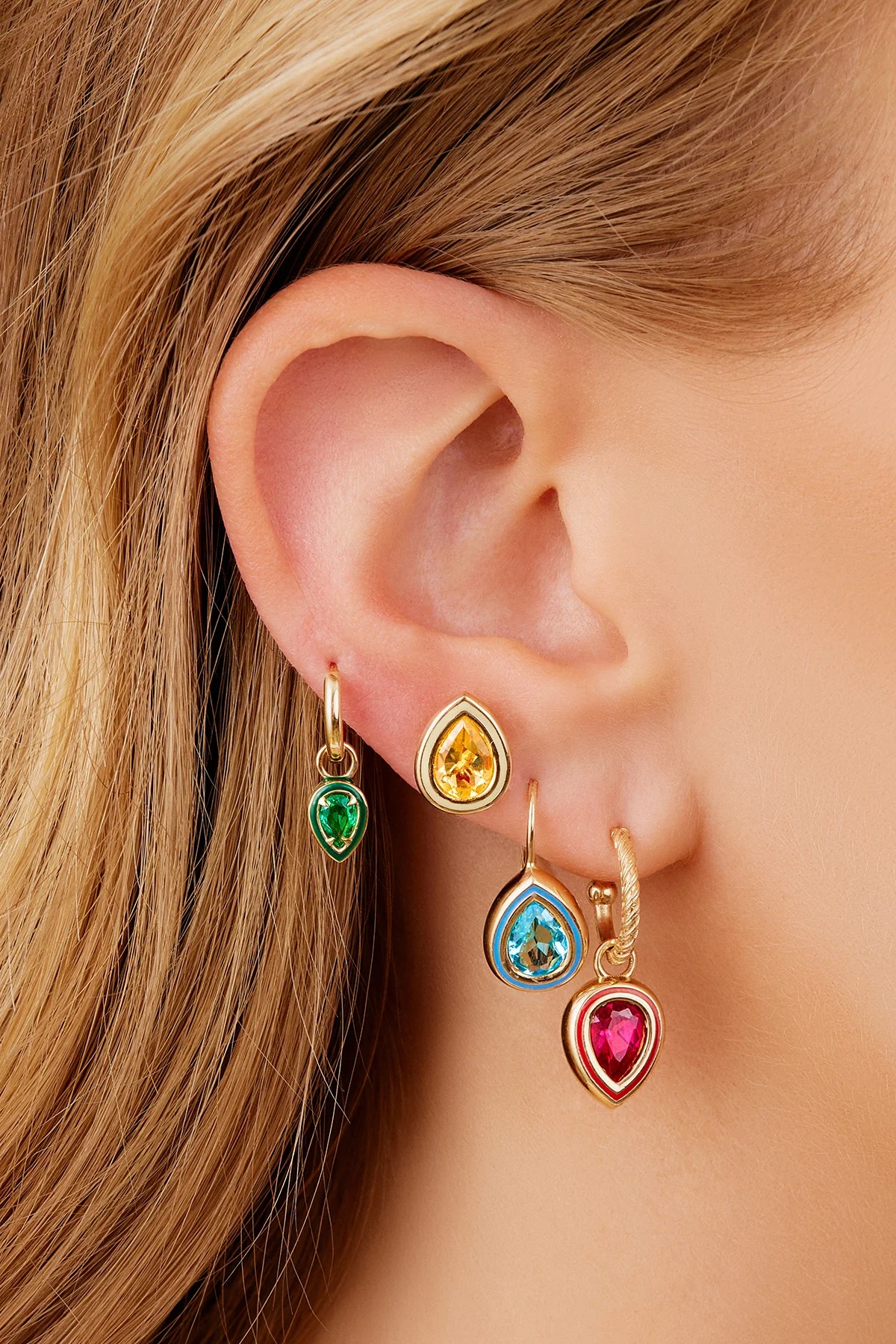 أقراط Madison Hoops من Alison Lou