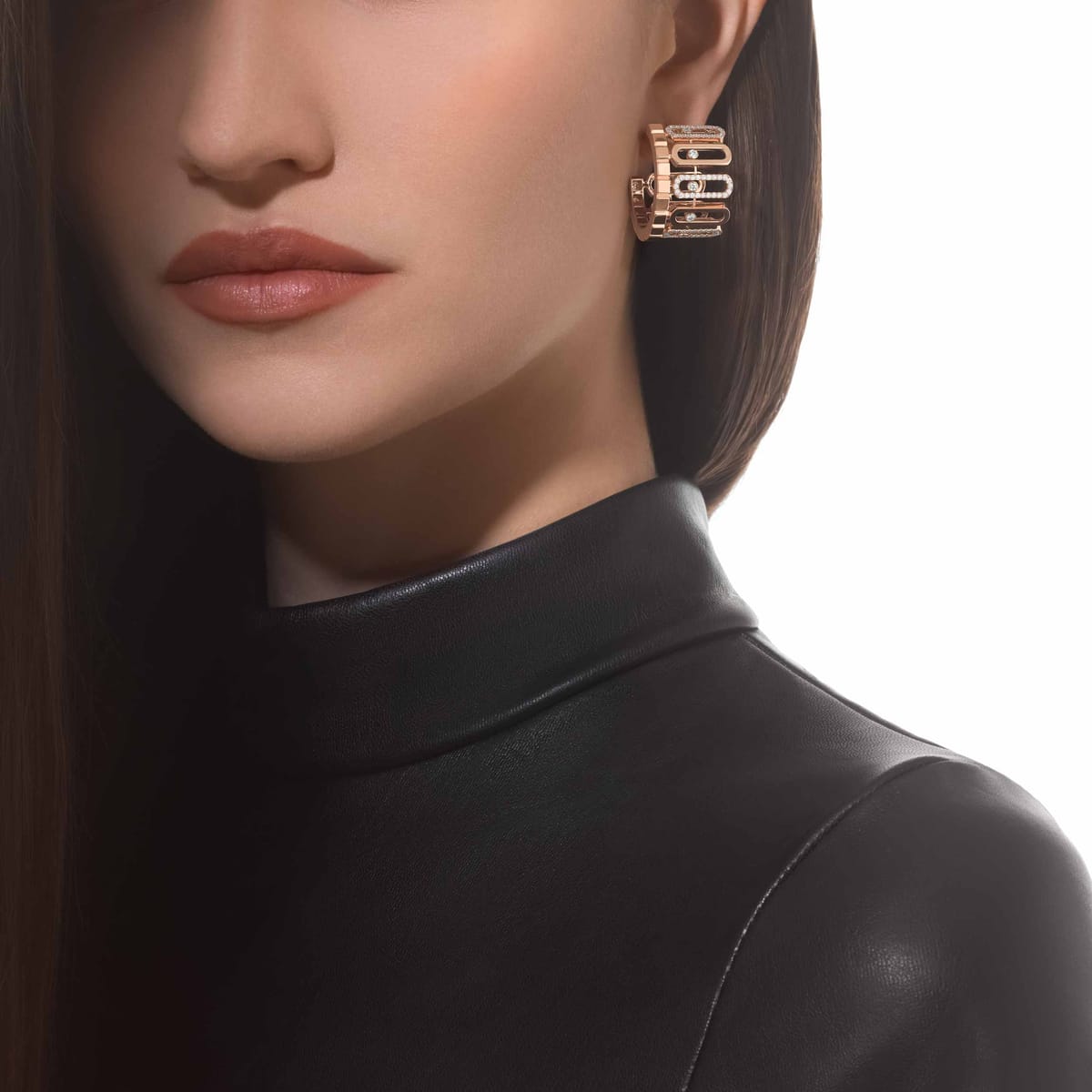 أقراط Move Iconica من دار Messika.