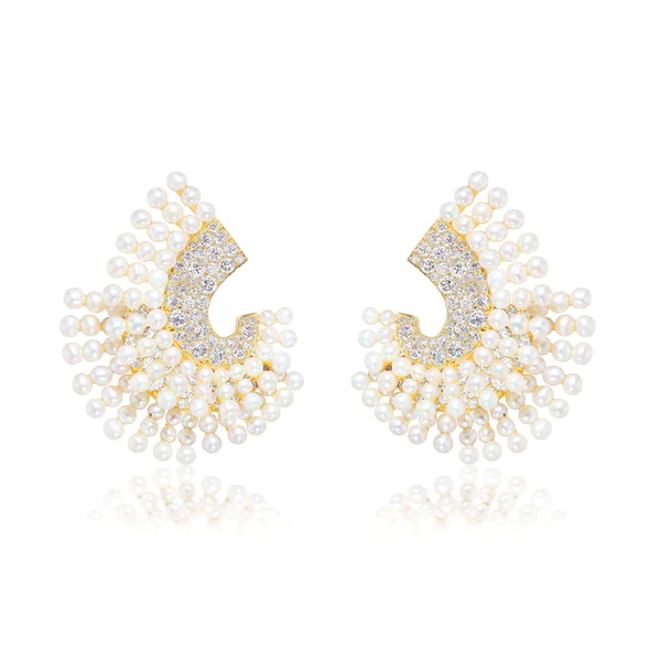 أقراط PEARL & DIAMOND CONFETTI PLUME من Briony Raymond