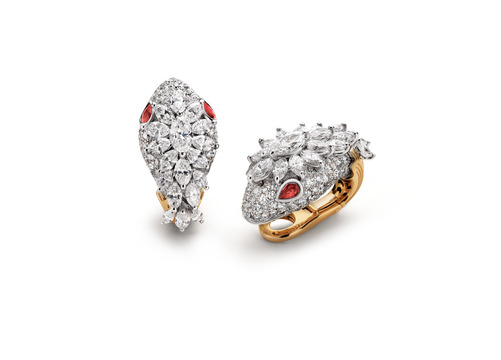 أقراط Serpenti المرصّعة بأحجار الياقوت الأحمر