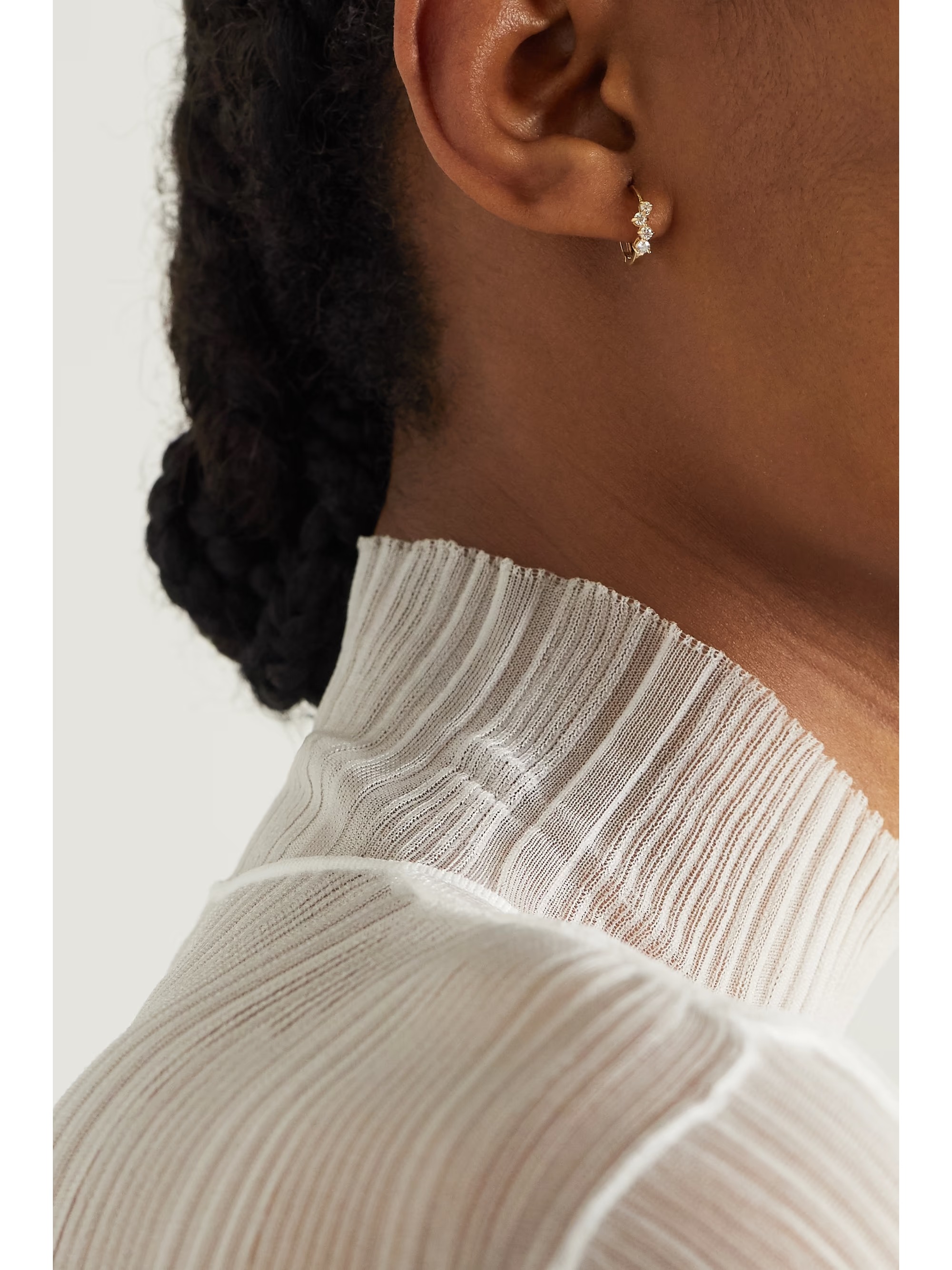 أقراط Sparkle Huggie من Stone and Strand