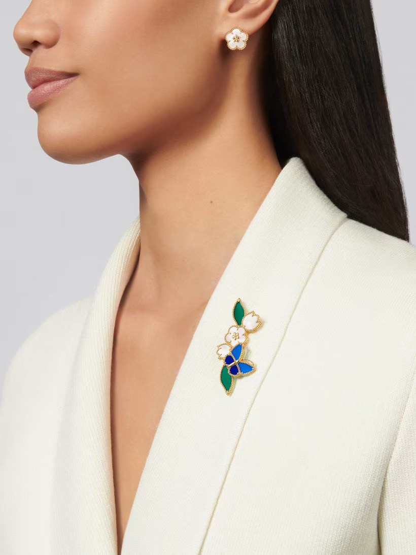 أقراط Van Cleef & Arpels