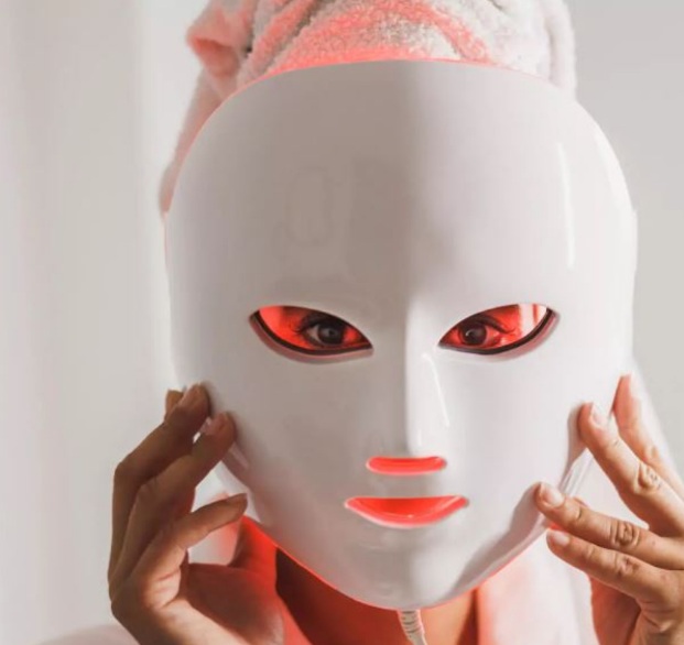 أقنعة ال led البنفسجية لها تأثير قوي على صحة البشرة