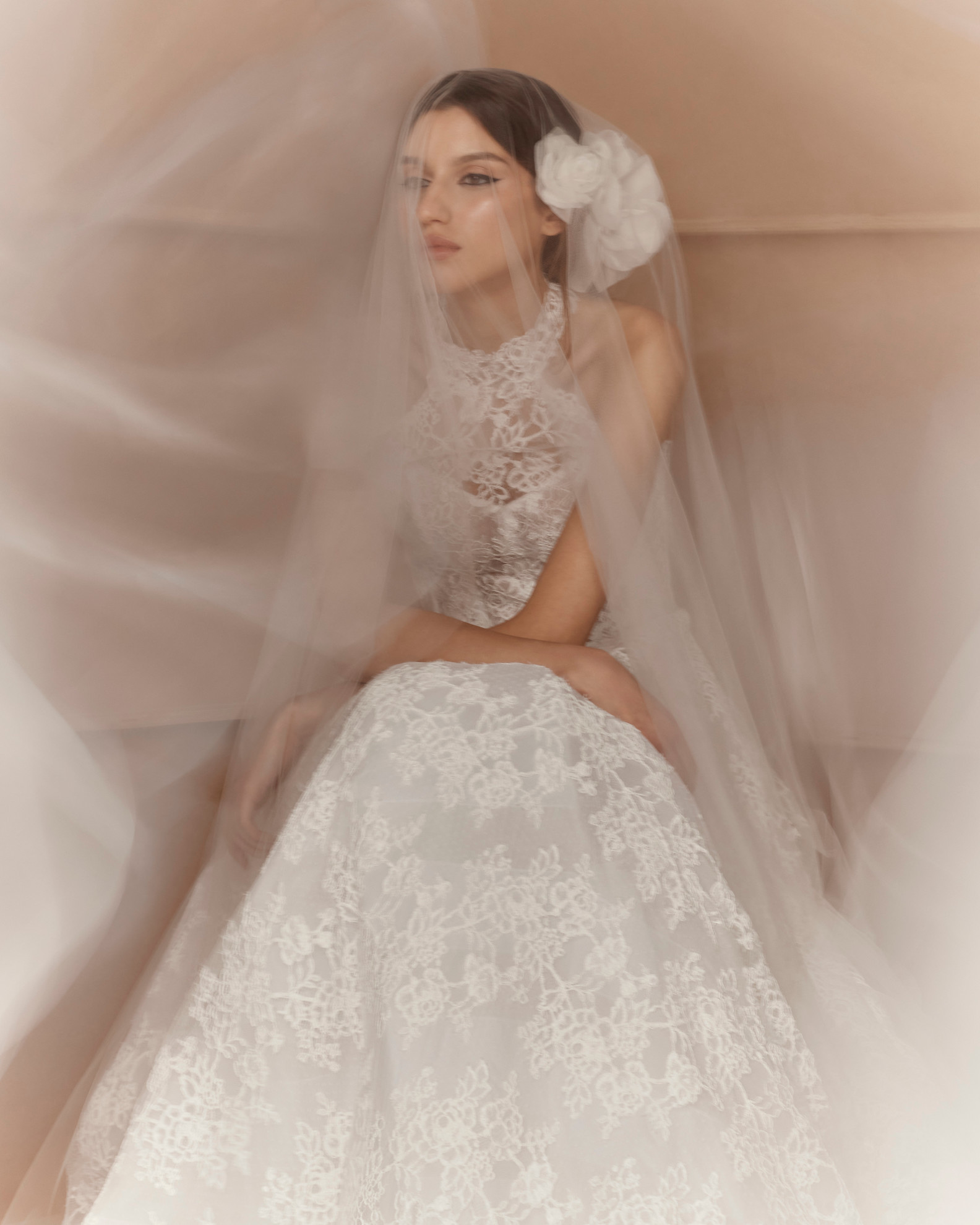 أكسسوار الورود في فساتين زفاف فرانسيسكا ميراندا