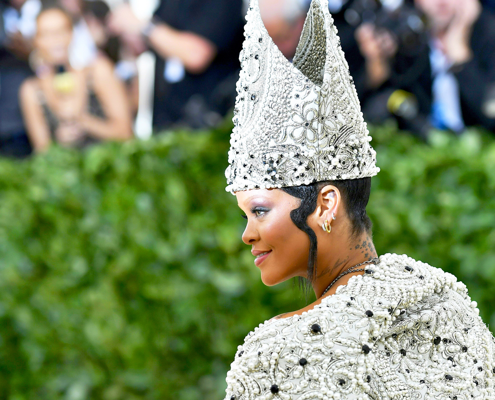 أكسسوارات الشعر الفاخرة مع الجميلة ريهانا Rihanna