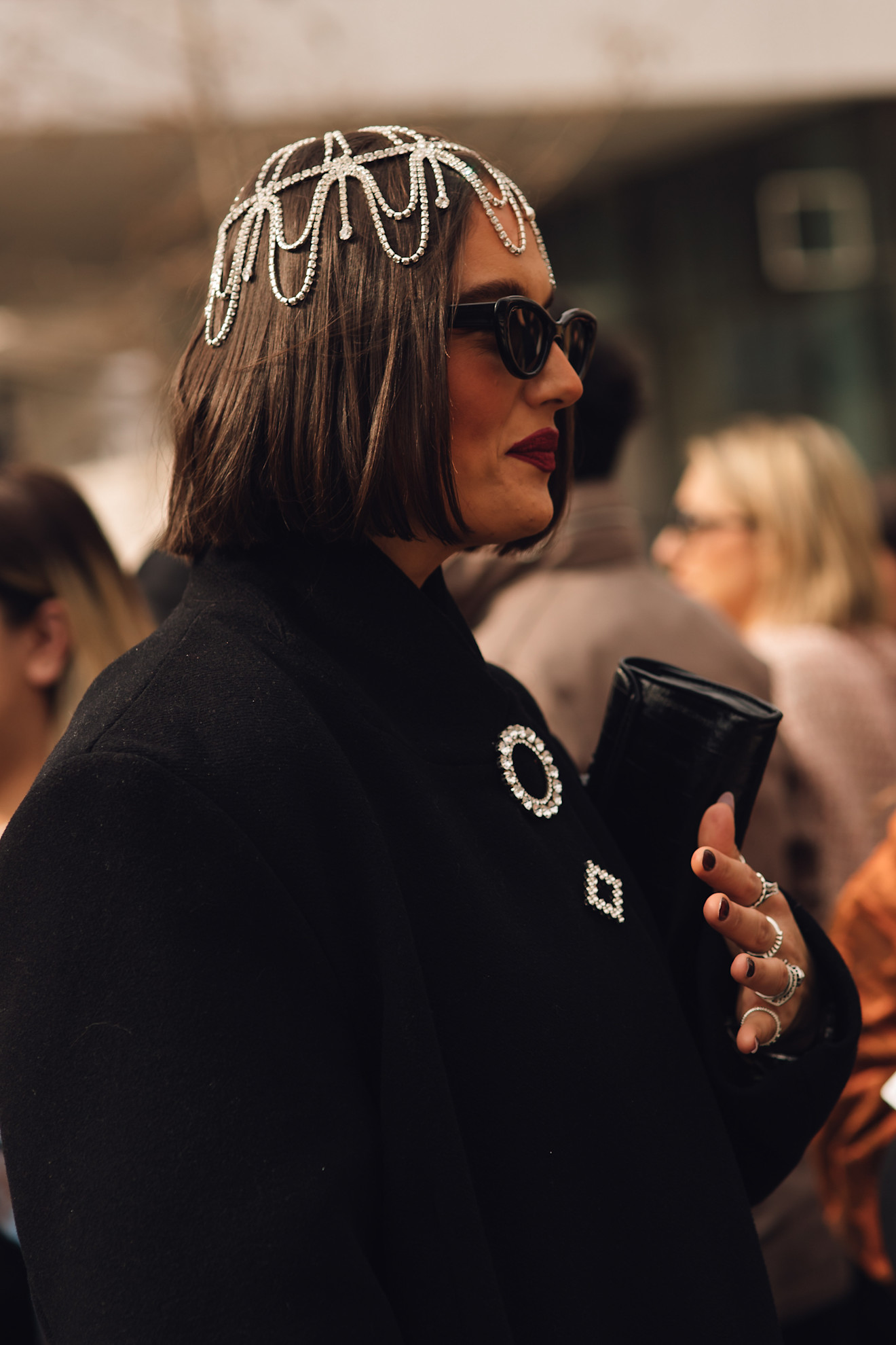 أكسسوارات شعر السلاسل الكريستالية