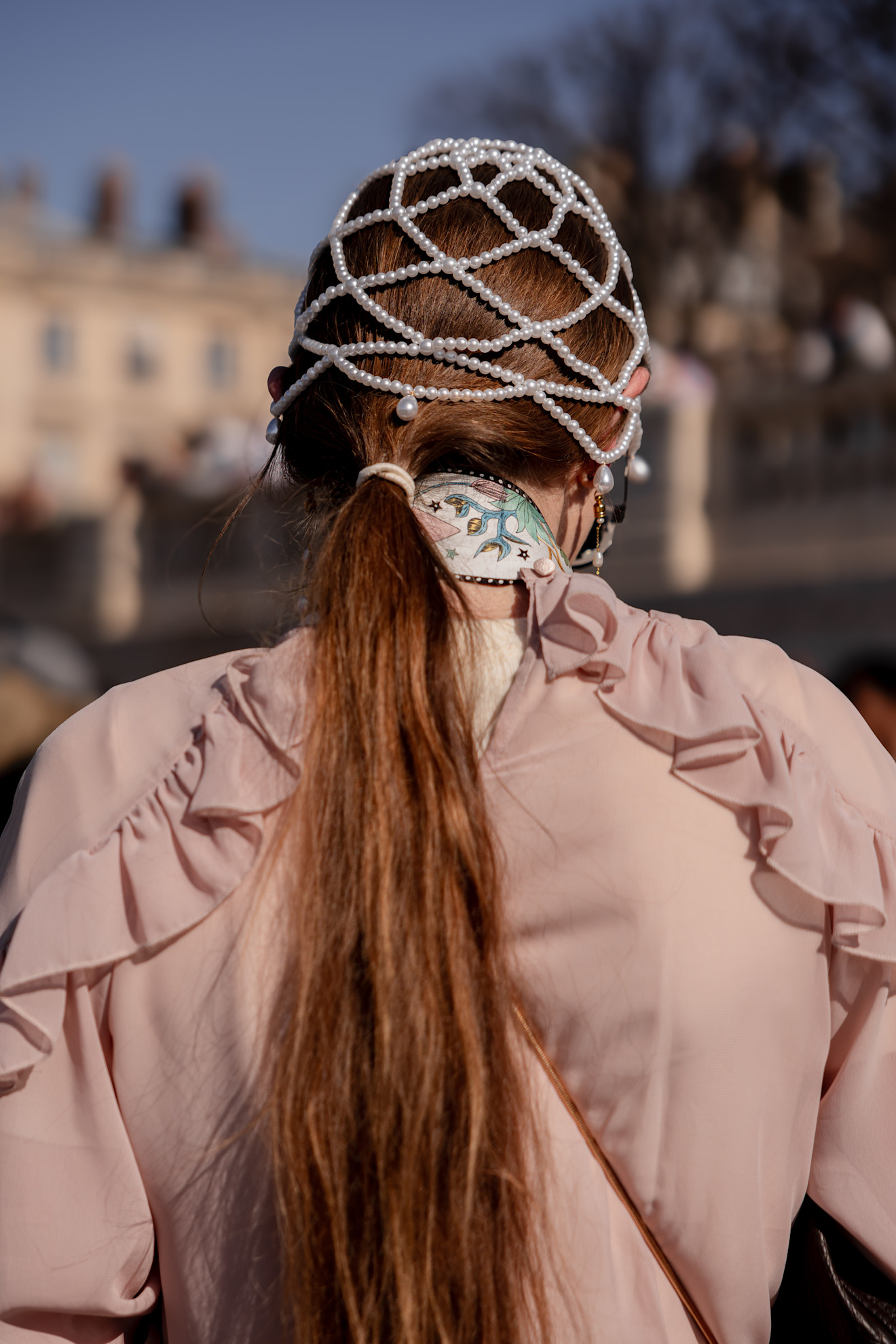 أكسسوارات شعر سلاسل اللؤلؤ في باريس