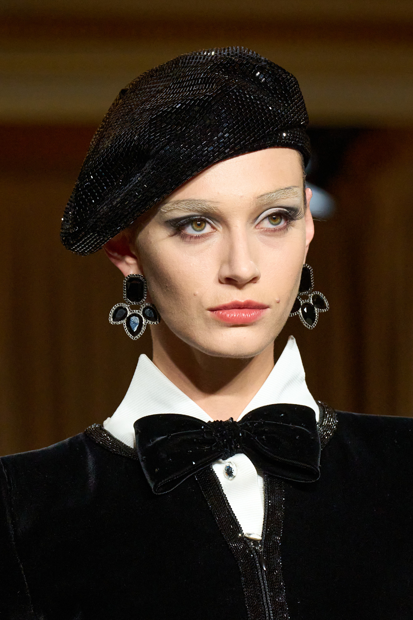 أكسسوارات شعر قبعات البيريه البراقة من دار Giorgio Armani Privé