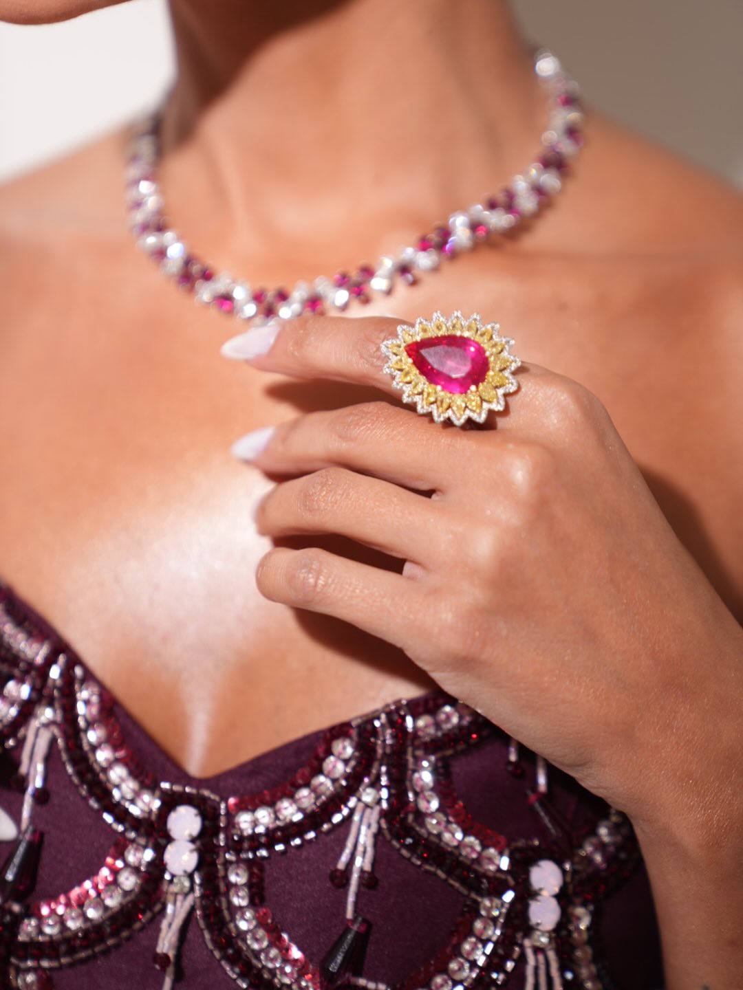 أكملت مرمر إطلالتها بمجوهرات فاخرة من علامة Chopard