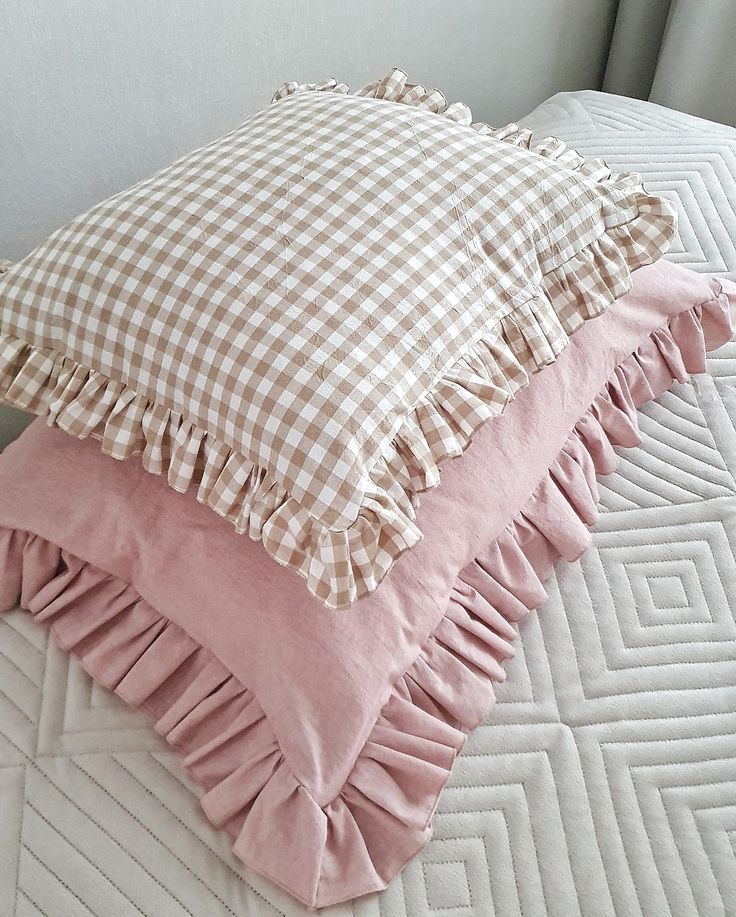 أكياس وسائد سرير بطيات أنيقة