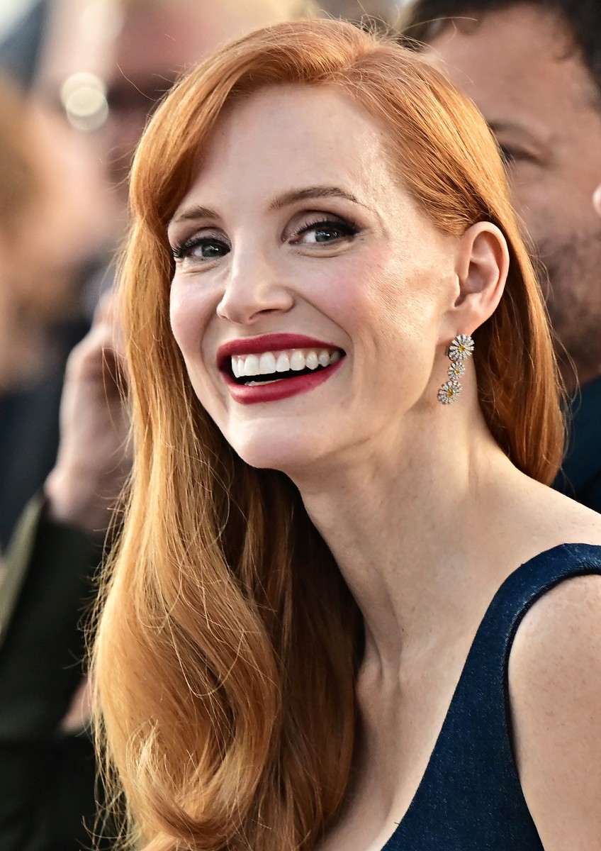 ألوان أحمر الشفاه القوي بأسلوب Jessica Chastain