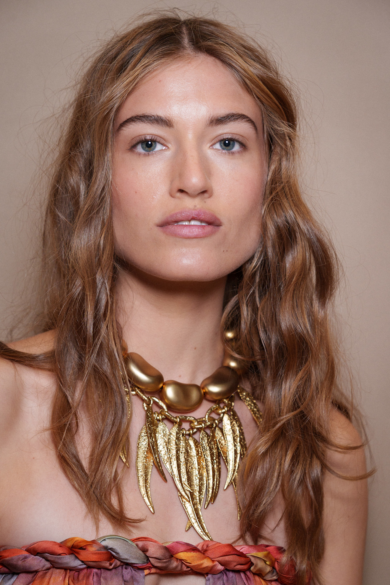 ألوان الشعر العسلي الفاتح من دار Zimmermann