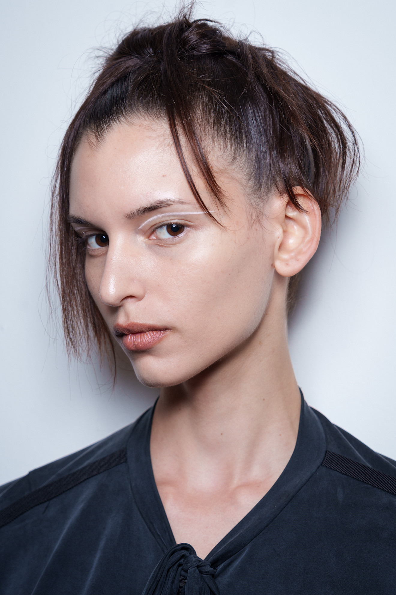 ألوان الشفاه البني الفاتح مع الكونتور من دار KNWLS