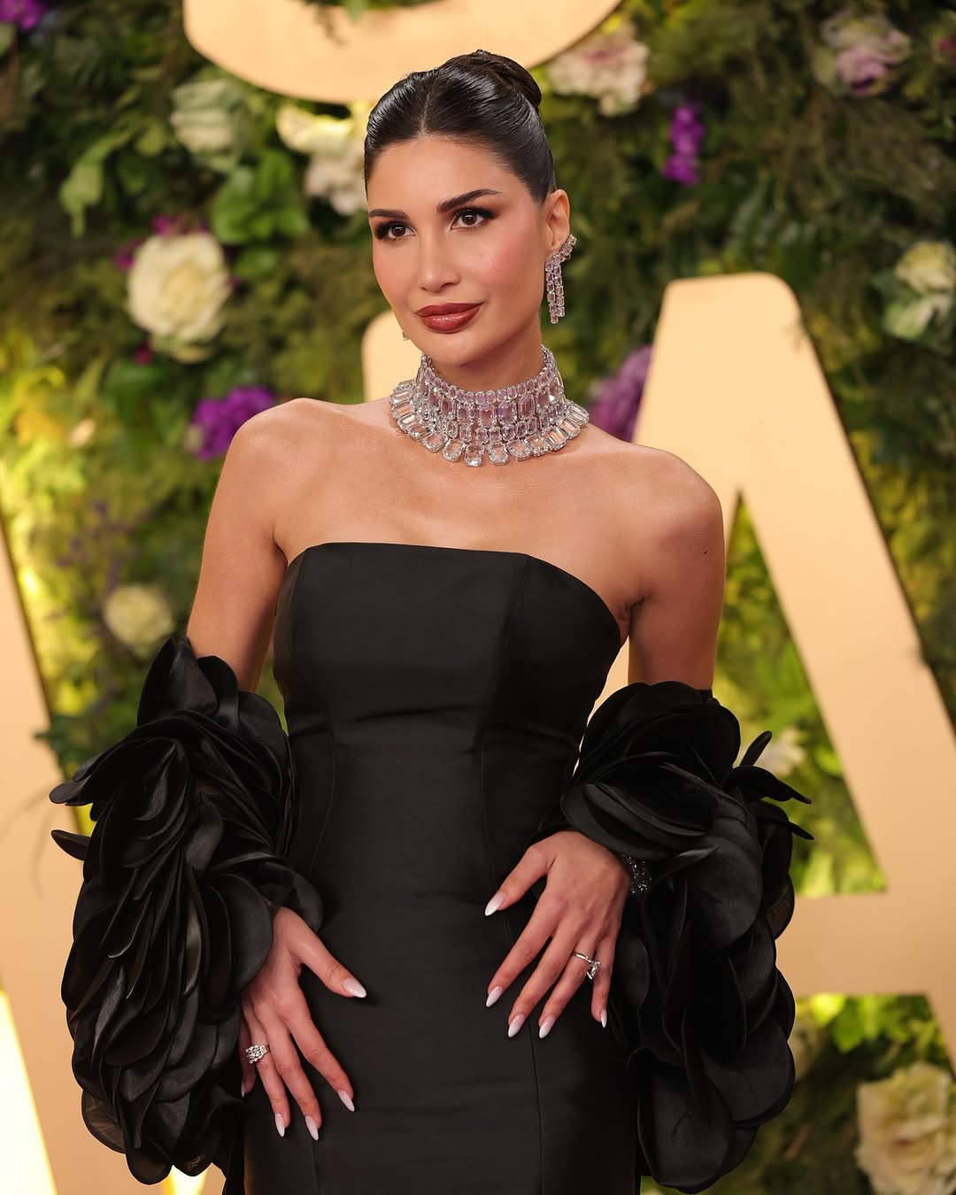 ألوان المناكير البيضاء بأسلوب الجميلة أليس عبدالعزيز