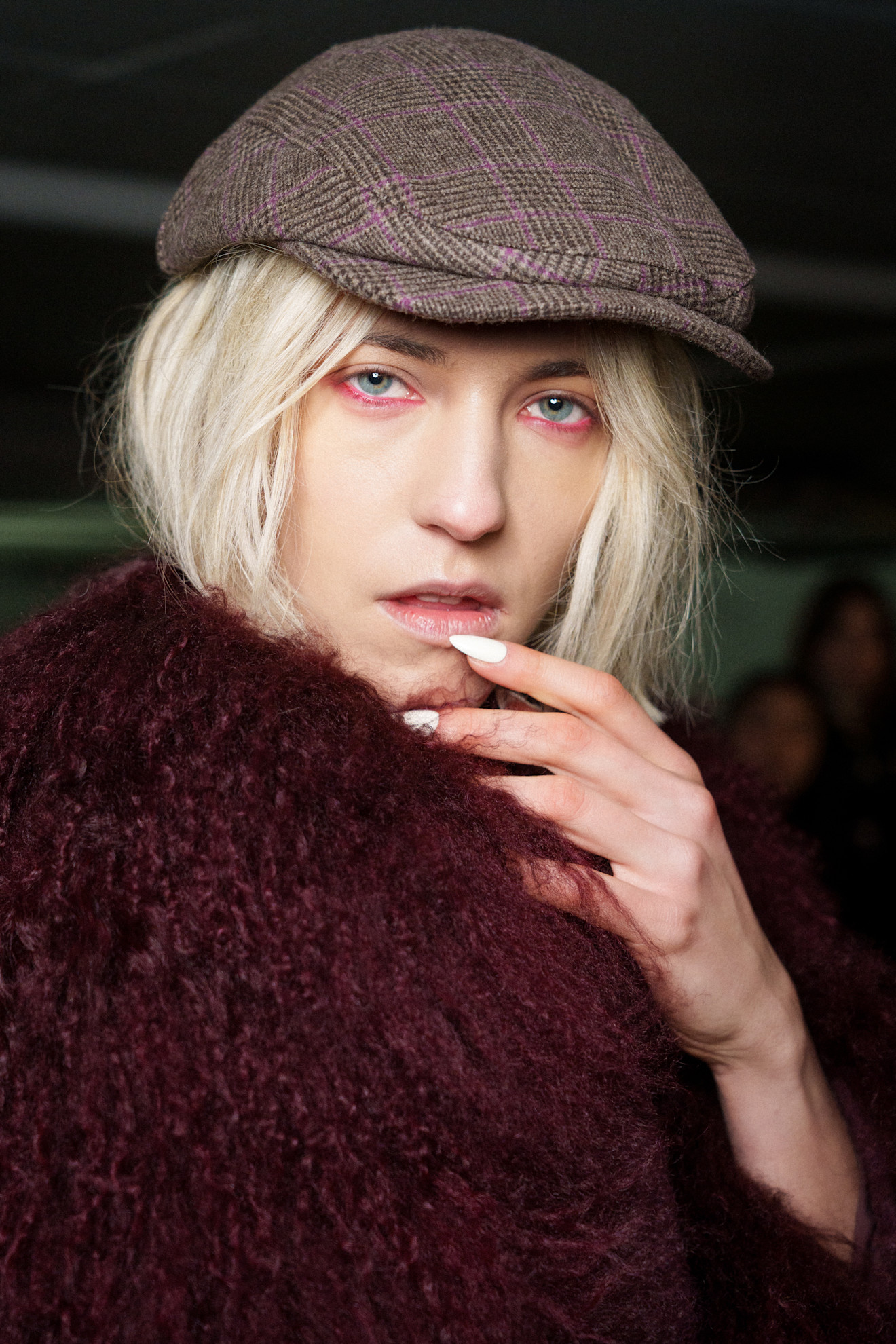 ألوان مناكير بيضاء وكثيفة من دار Gorey