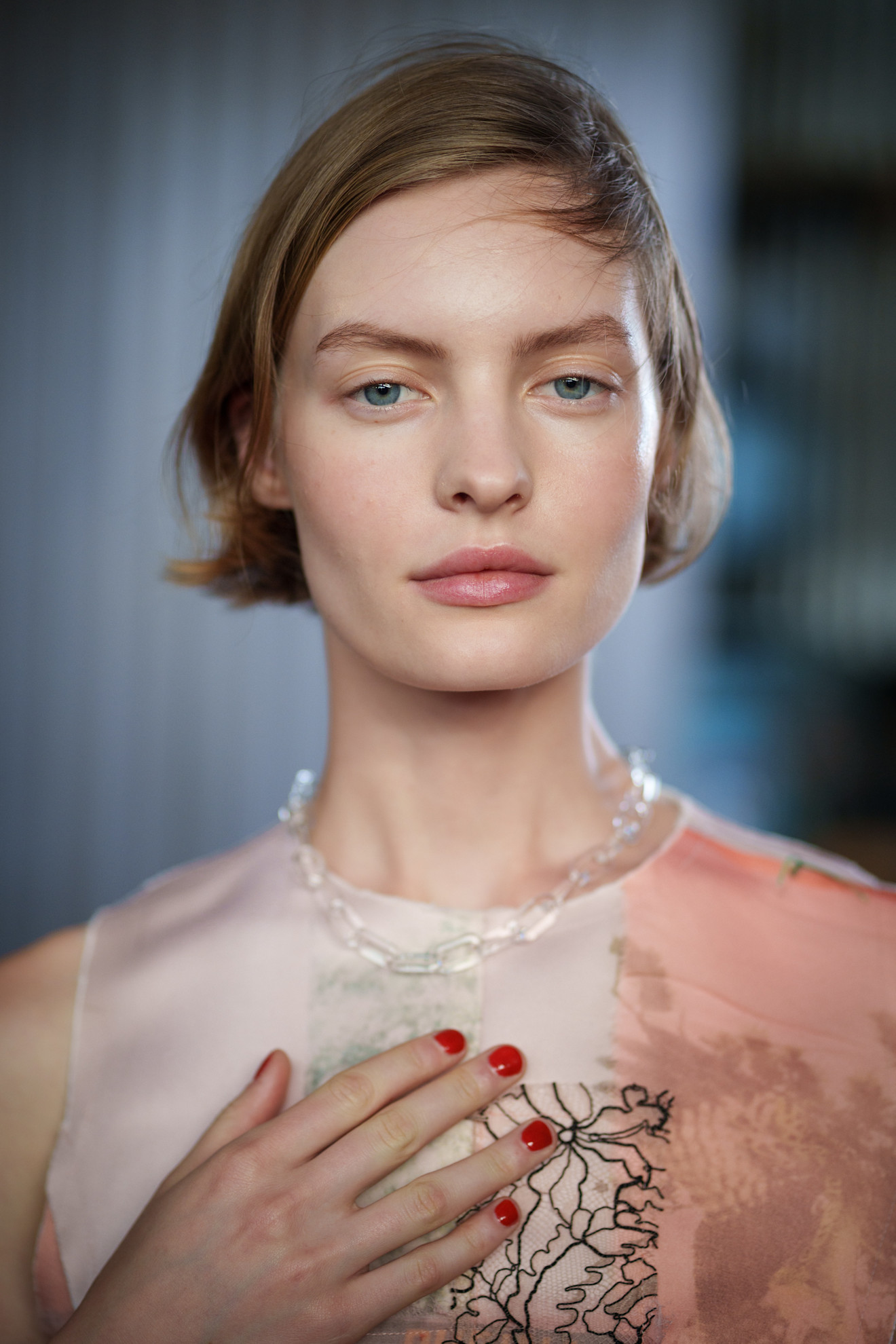 ألوان مناكير حمراء وقوية من دار Jason Wu