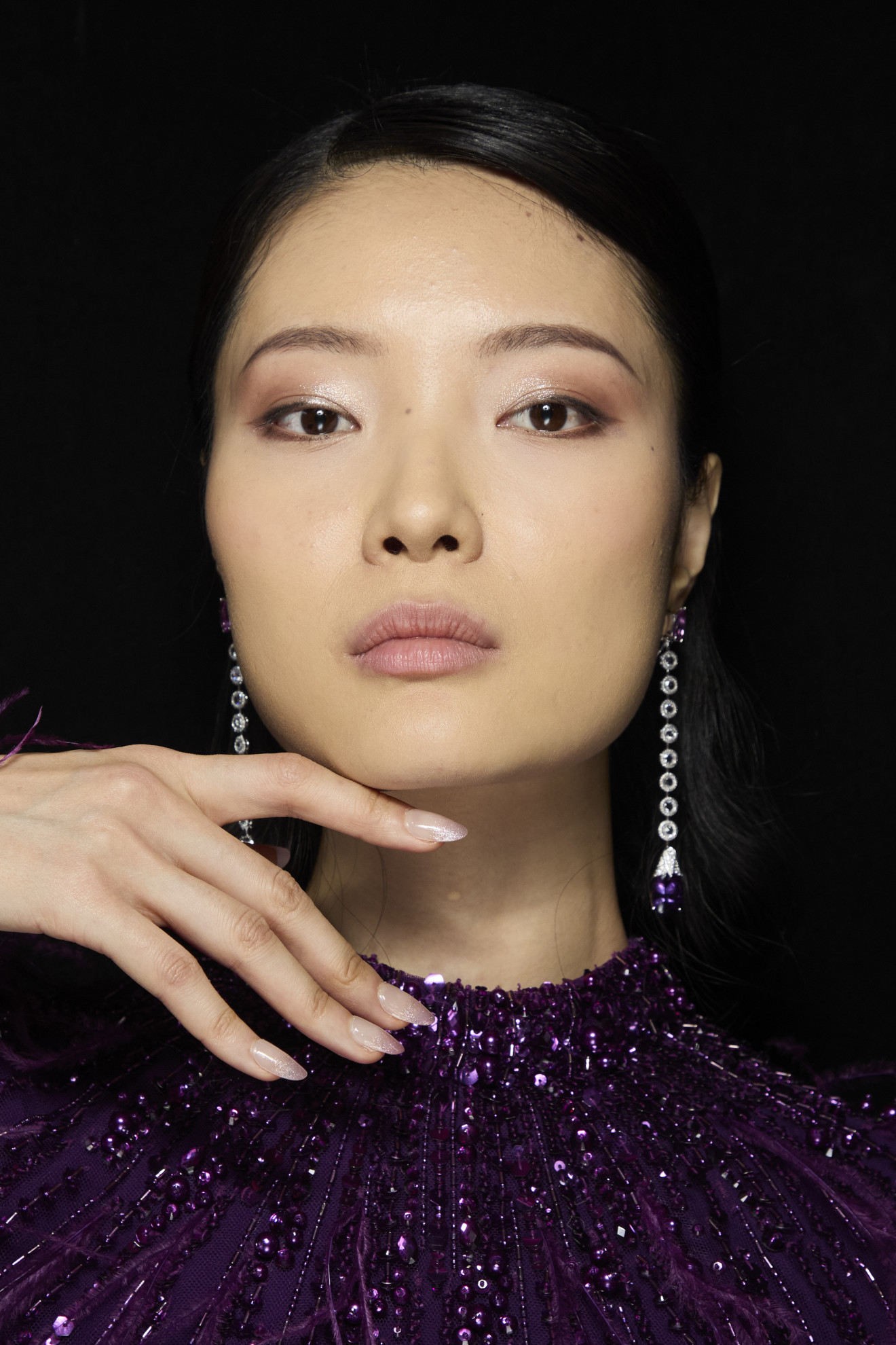 ألوان مناكير زهرية وفاتحة من دار Pamella Roland