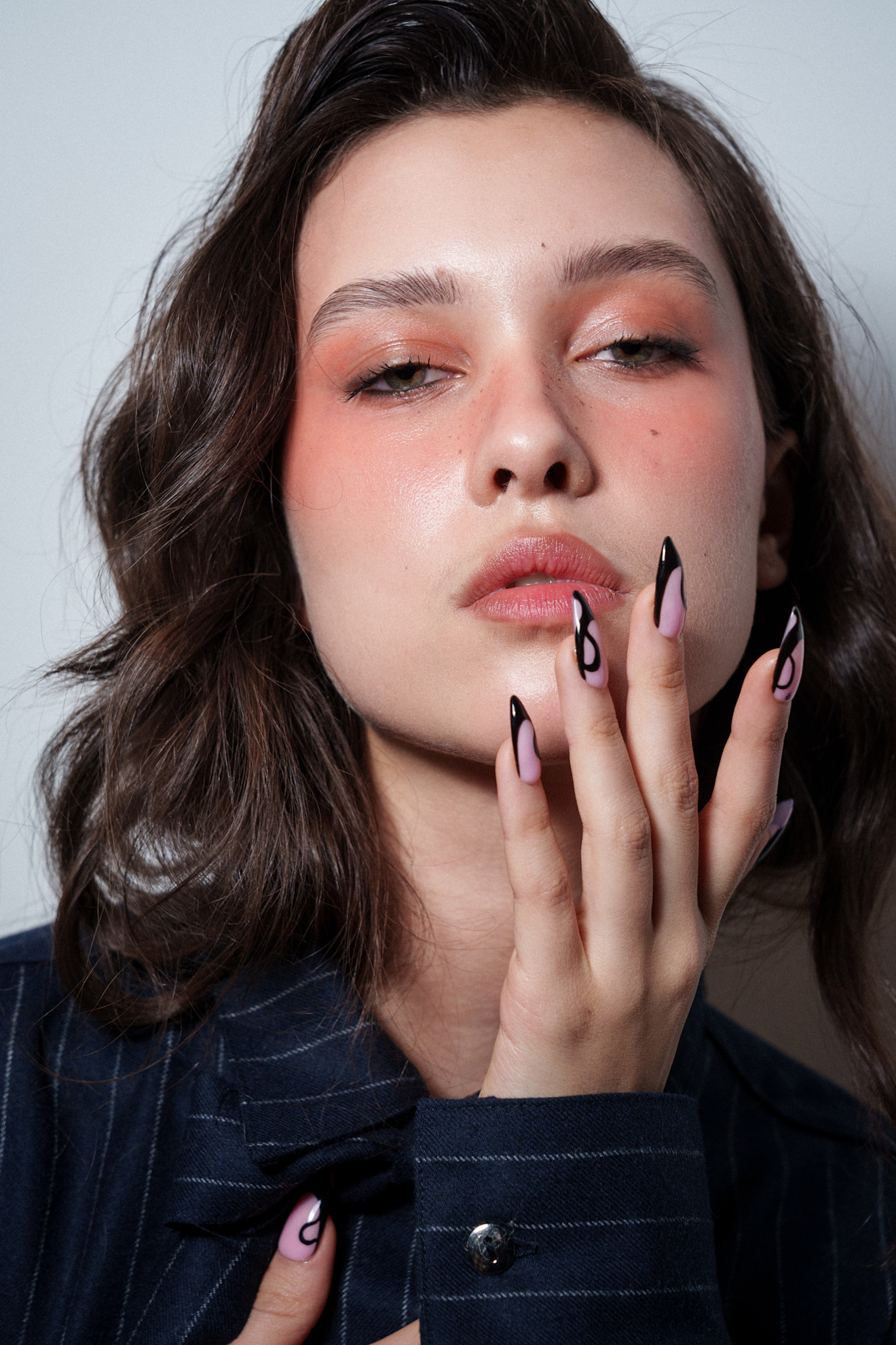 ألوان مناكير زهرية كع الزخرفات الهندسية