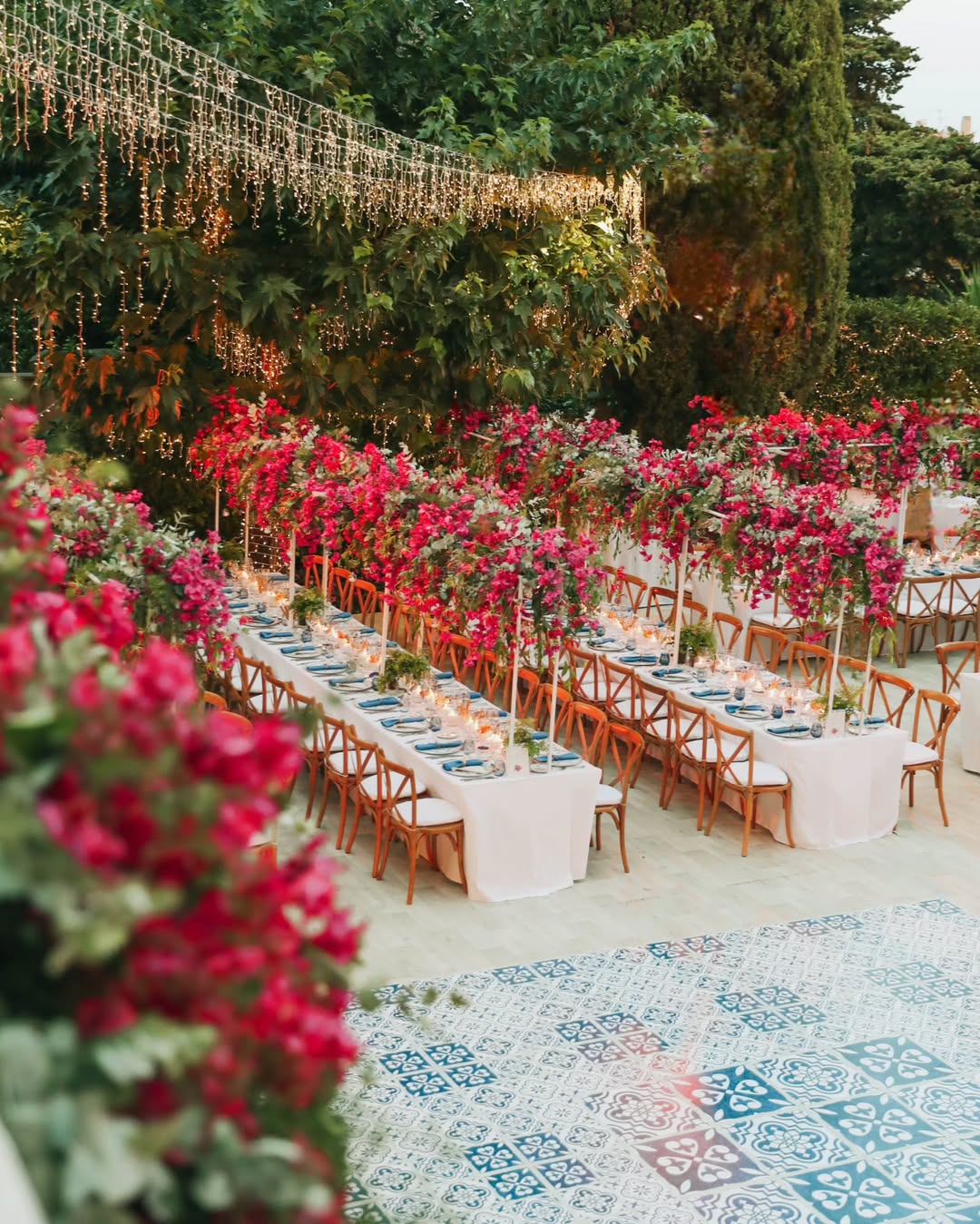 ألوان وجمال الطبيعة في هذا الزفاف