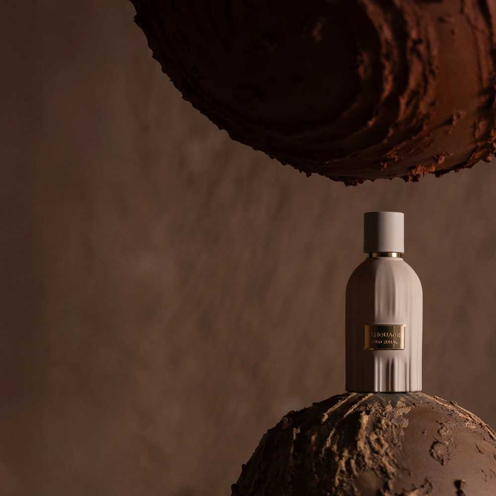 أمواج تكشف الستار عن عود زحُل... أحدث ابتكاراتها العطرية الجديدة ضمن مجموعة اسينسيس