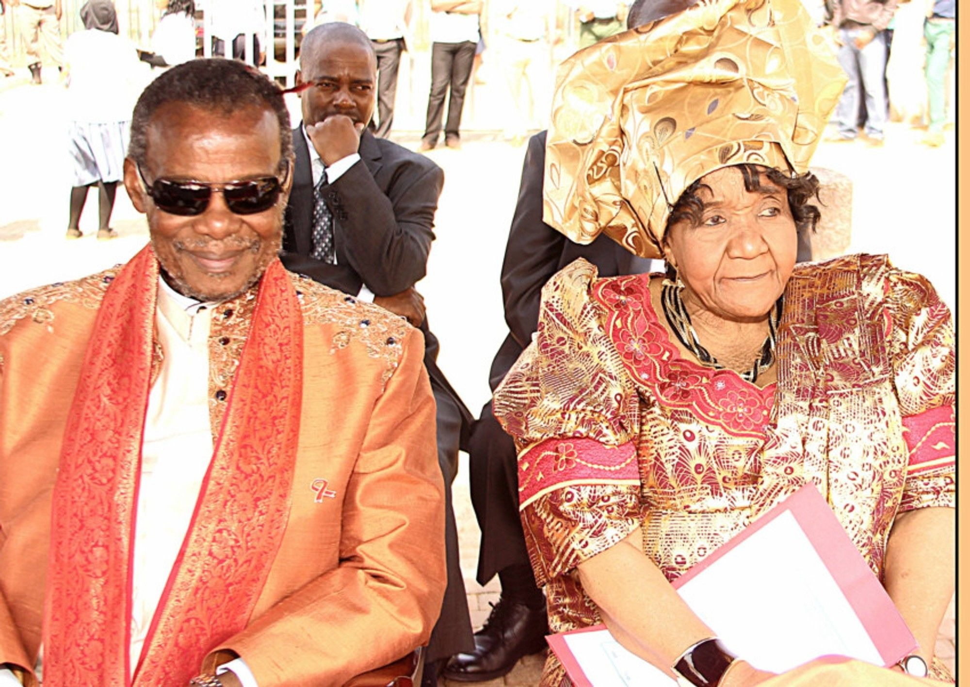 أمير الزولو مانغوسوثو بوثيليزي Zulu prince Mangosuthu Buthelezi وإيرين مزيلا Irene Mzila