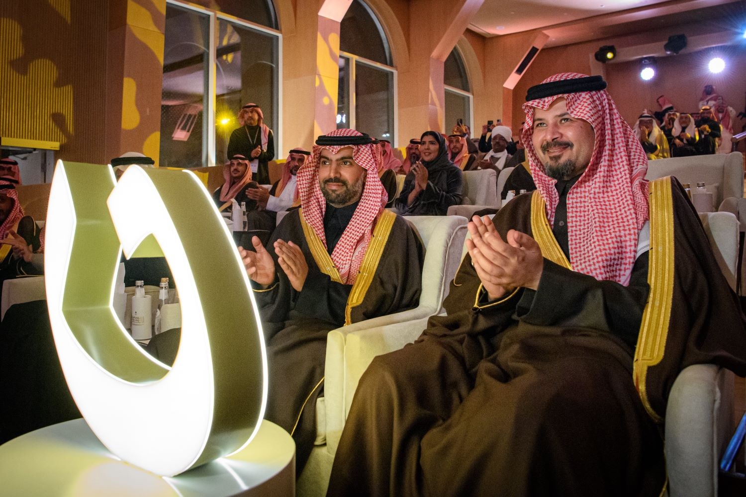 أمير منطقة المدينة المنورة ووزير الثقافة في افتتاح المركز