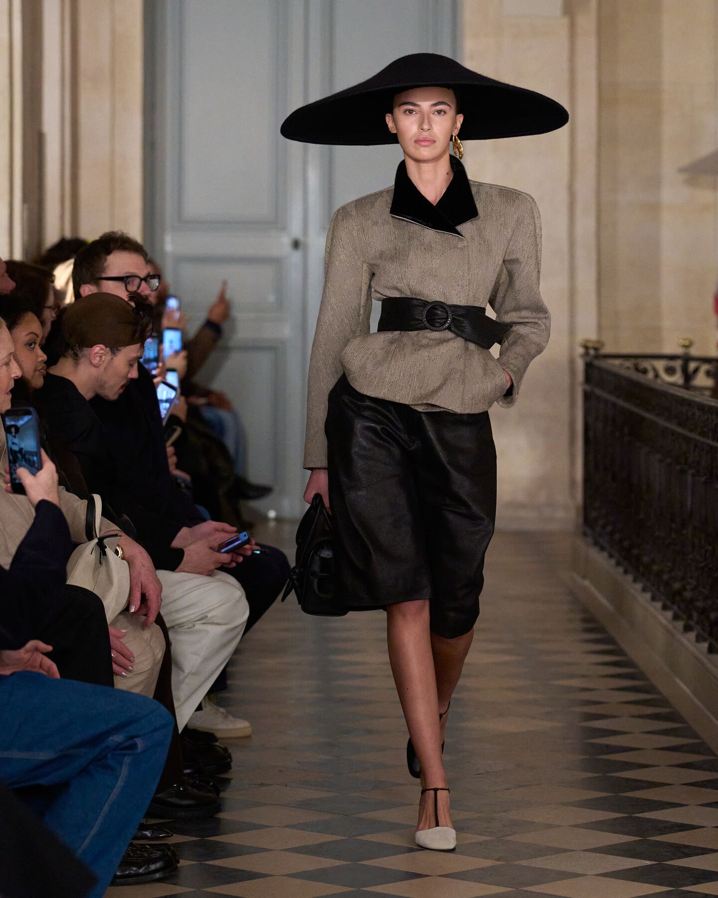 أميرة الزهير تتألق في عرض Jacquemus خلال أسبوع الموضة في باريس 2026