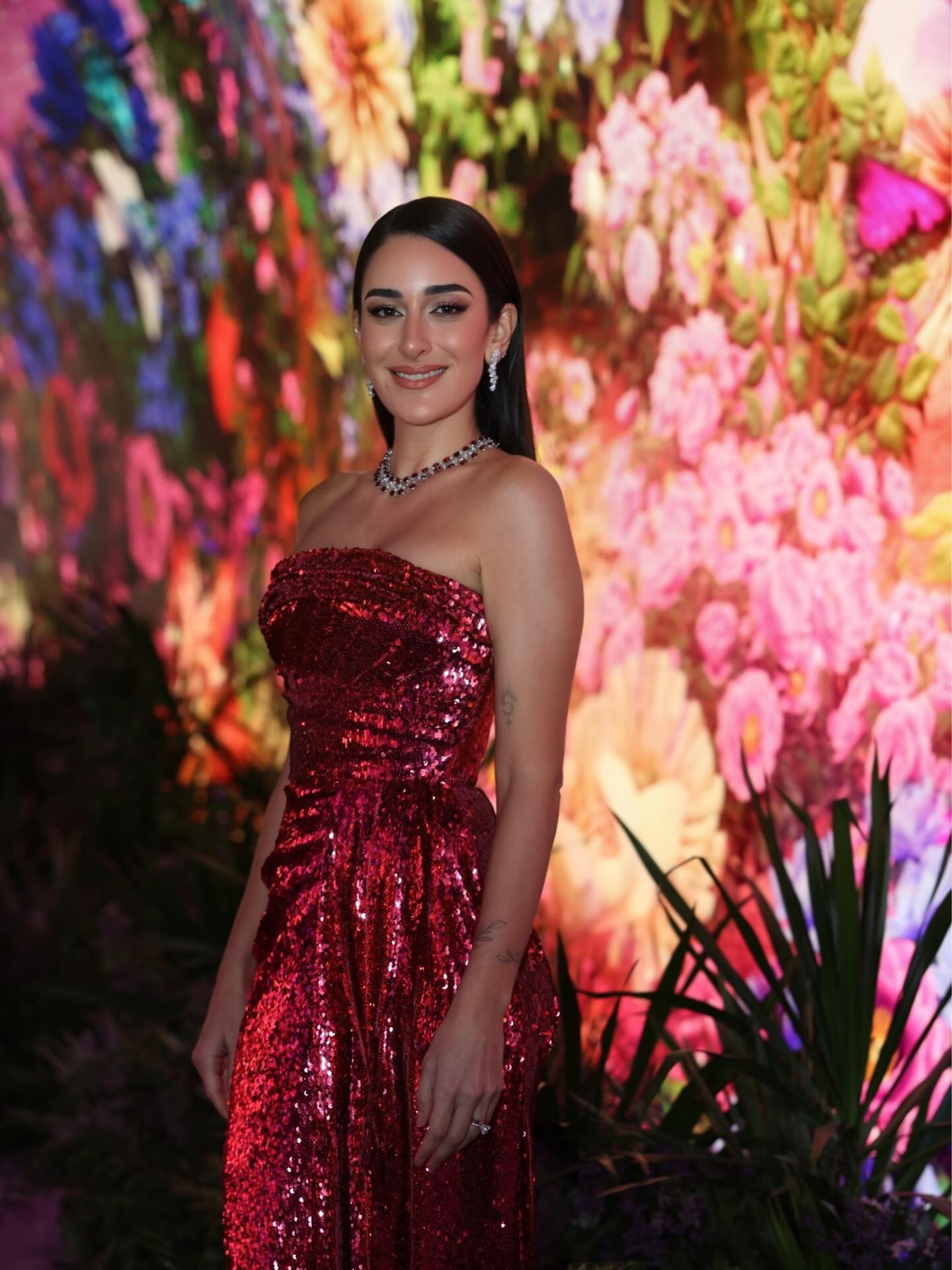 أمينة خليل يمجوهرات دار شوبارد Chopard المرصّعة بالألماس والياقوت الأحمر