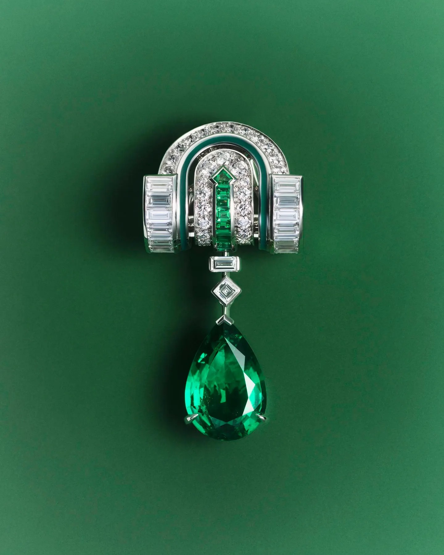 أناقة الزمرد حجر مايو في مجوهرات Boucheron