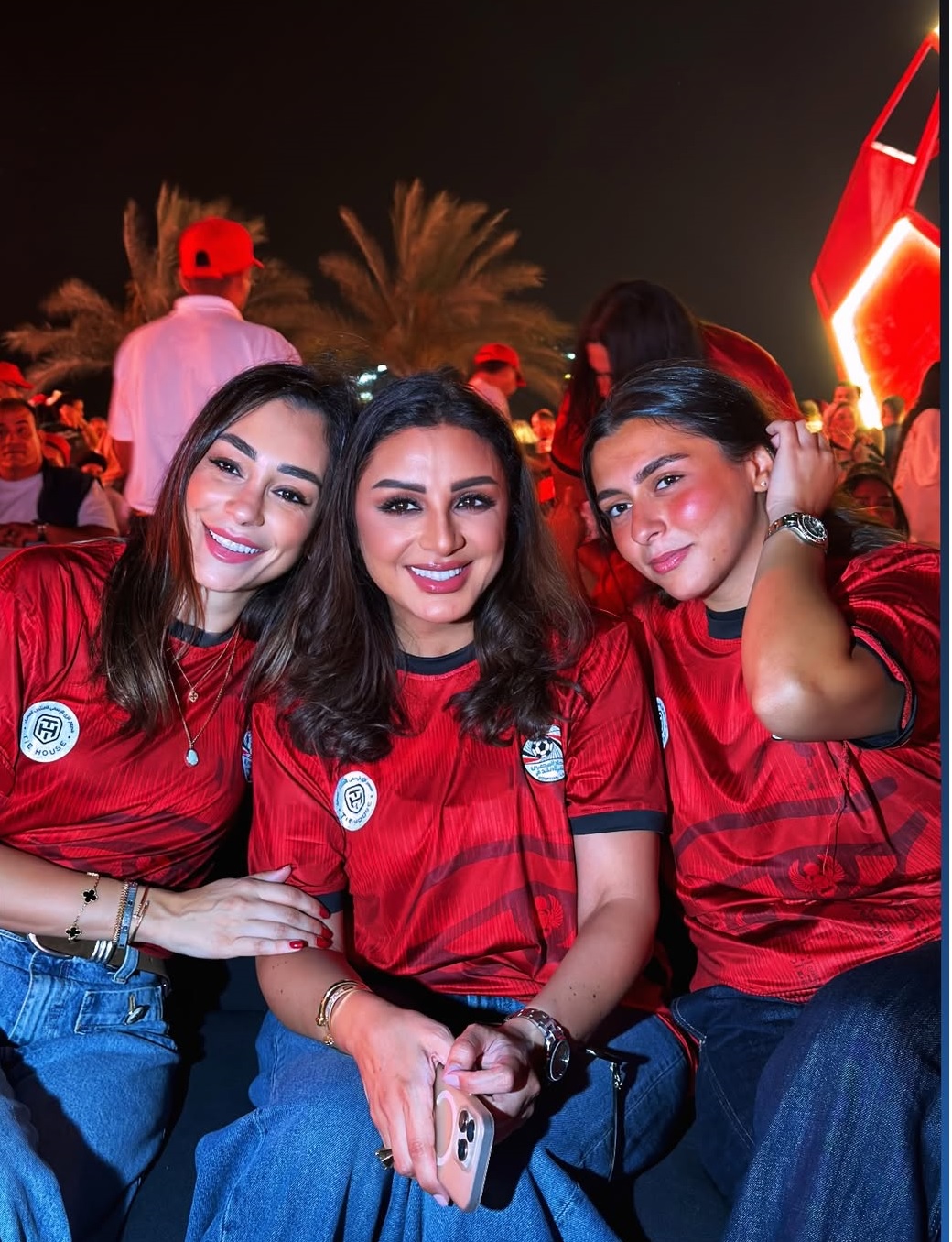 أنغام بين الجمهور احتفالا بفوز مصر