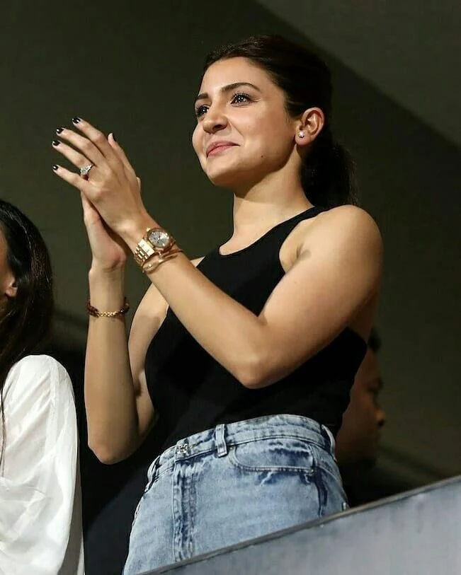 أنوشكا شارماAnushka Sharma-120,000 دولار أمريكي