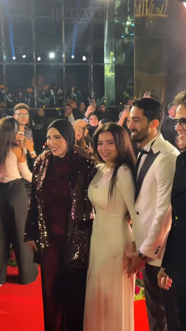 أول ظهور رسمي لمي عز الدين مع زوجها