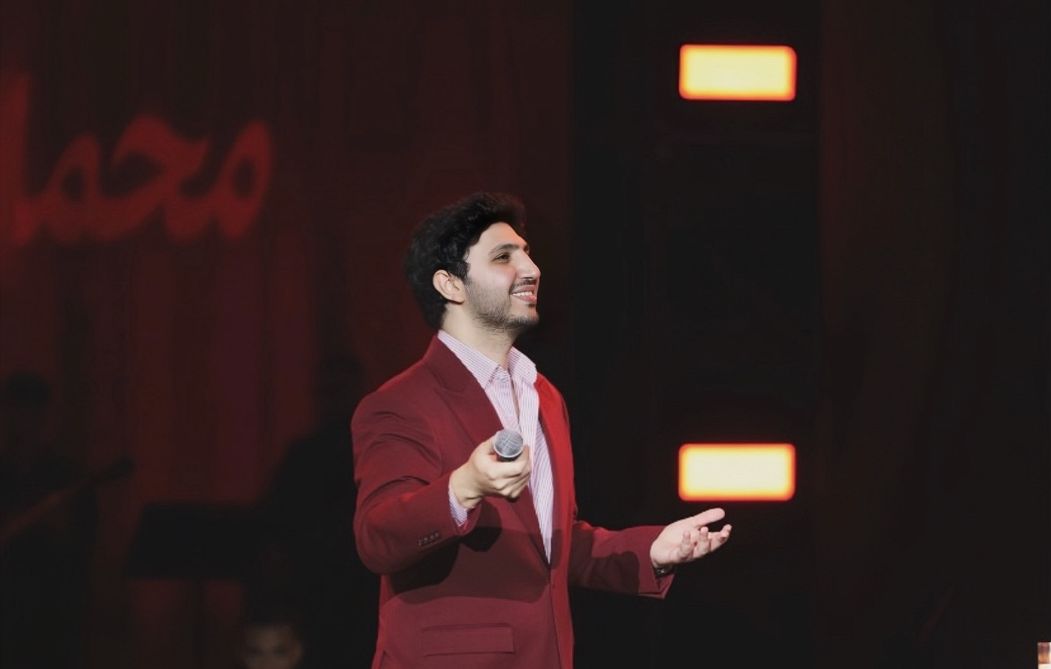 أول ظهور لمحمد فضل شاكر بعد الافراج عن والده