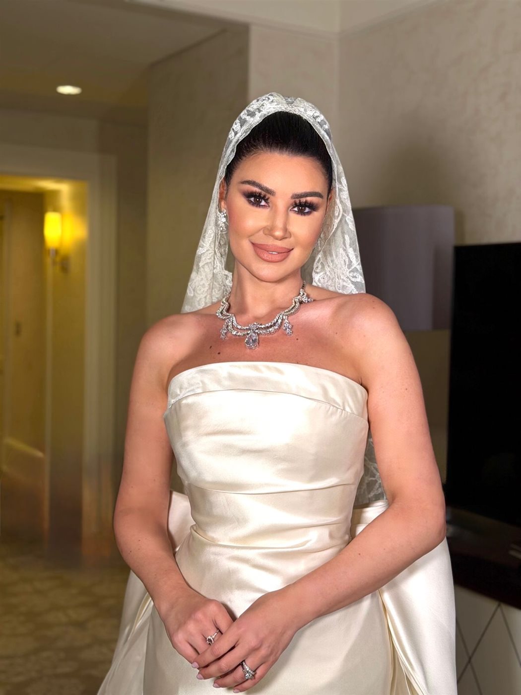 من إطلالة اروى جودة في حفل زفافها