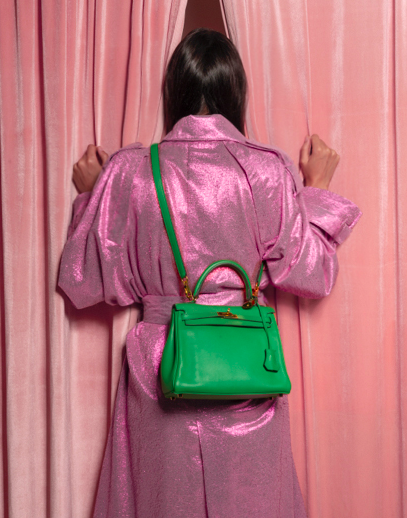 إحدى الحقائب الأرشيفية للبيع من منصة Amused