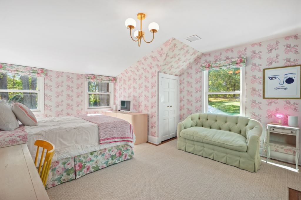 إحدى غرف الضيوف