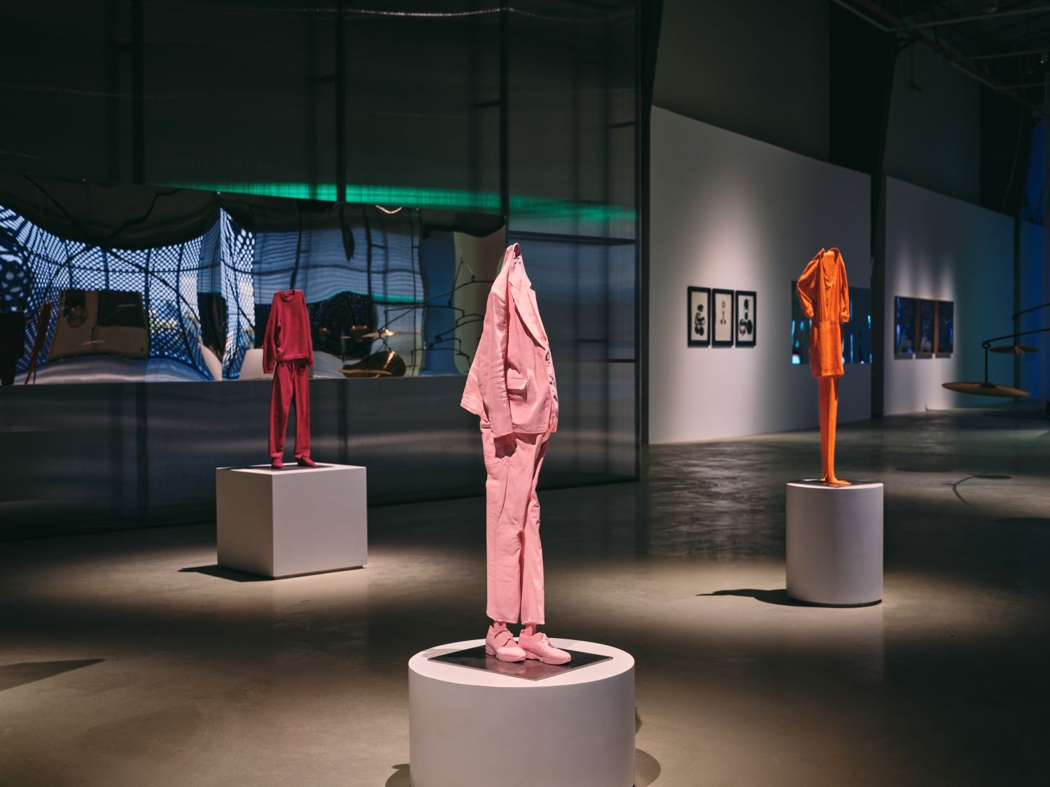 إرفين وورم Erwin Wurm, Substitutes, 2022-2024, Courtesy of SAMoCA 14