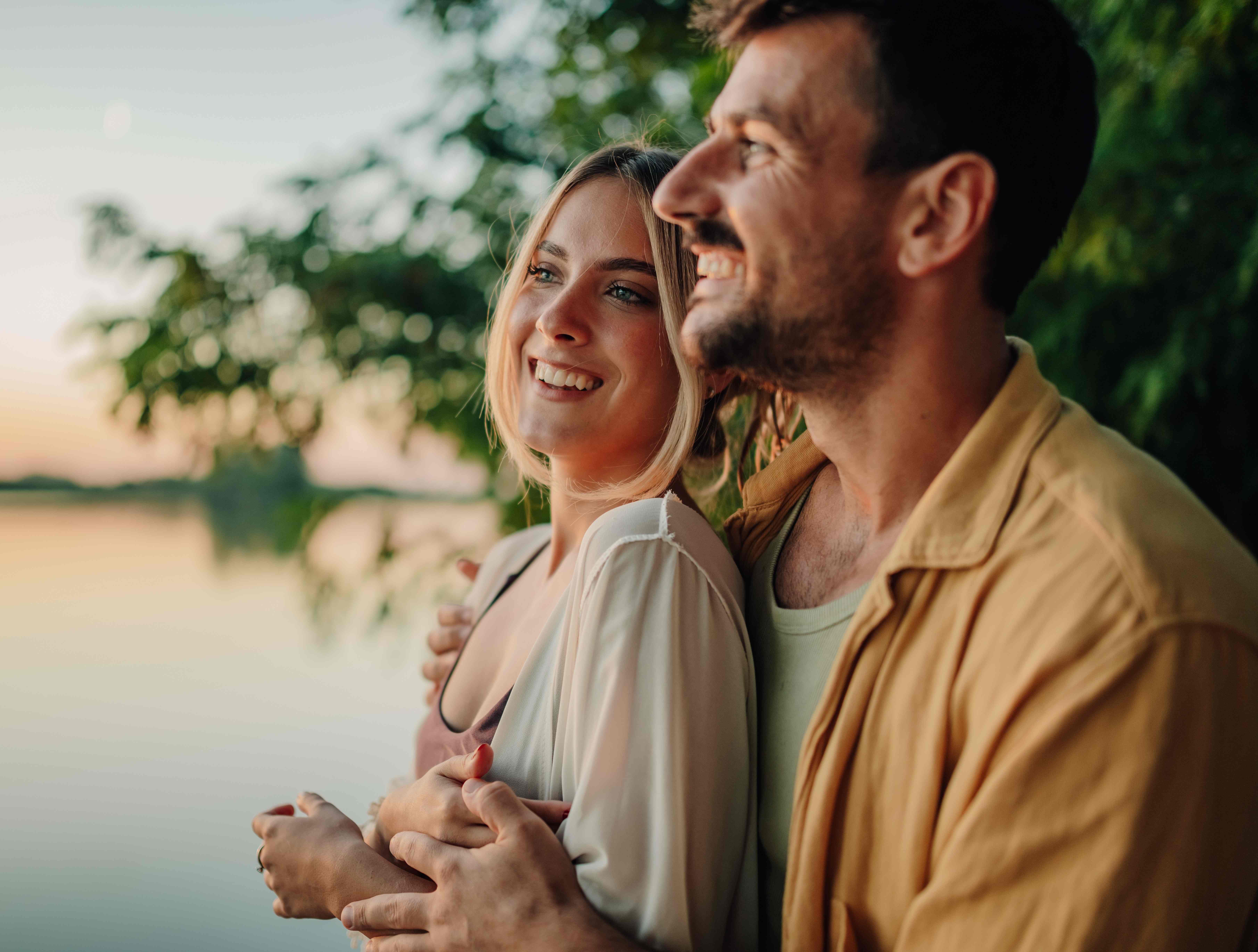 إشارات تدل أنه يخاف خسارتك رغم قوته الظاهرة