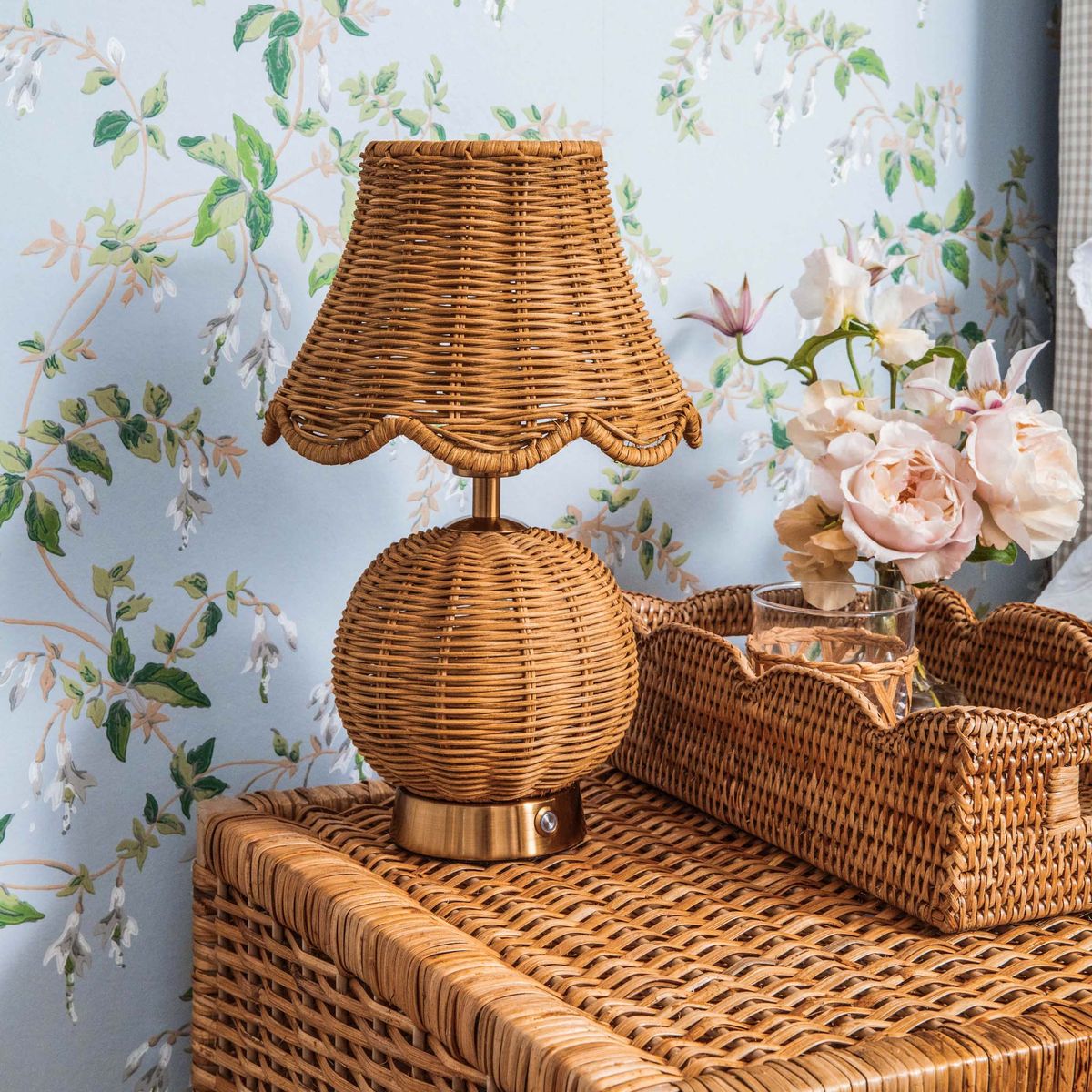 إضاءات وديكورات من الروطان